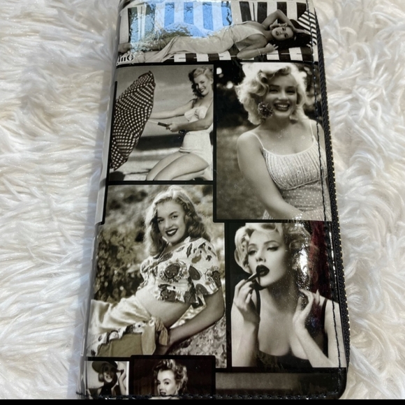 Marilyn Monroe Hollywood B&W wristlet